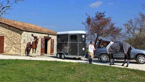 Modèle présenté : Provan premium, avec 2 grandes portes avant.